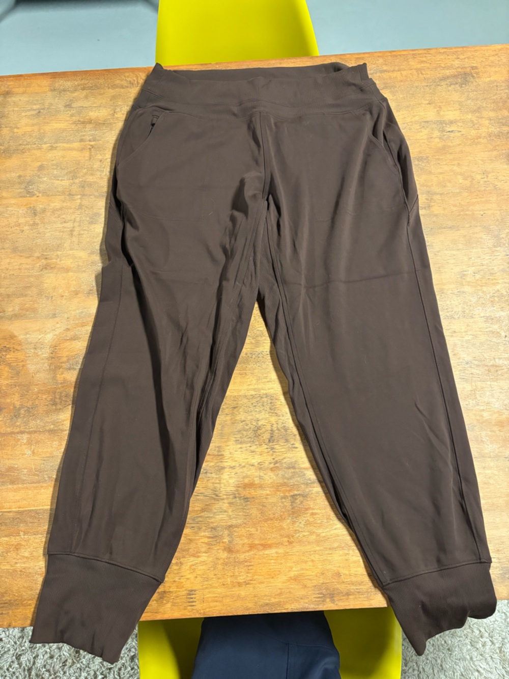 Athleta women’s Venice high rise joggers  Brown